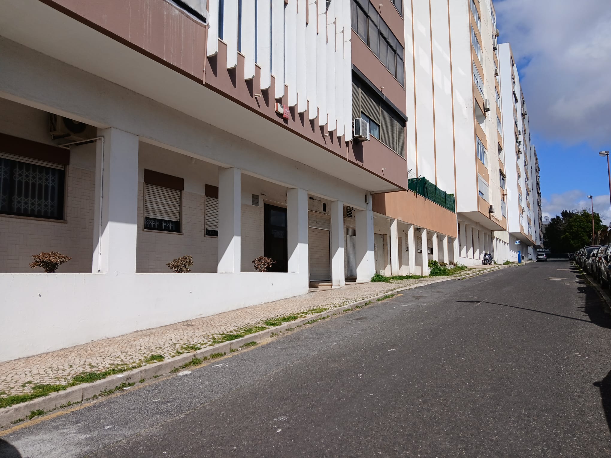 Espaço amplo com mais de 400 m2 na Quinta do Lambert